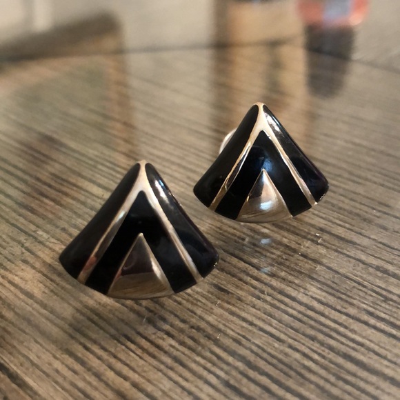 Vintage AVON Triangle Black Enamel Earrings Goldtone 1984 - Picture 8 of 13